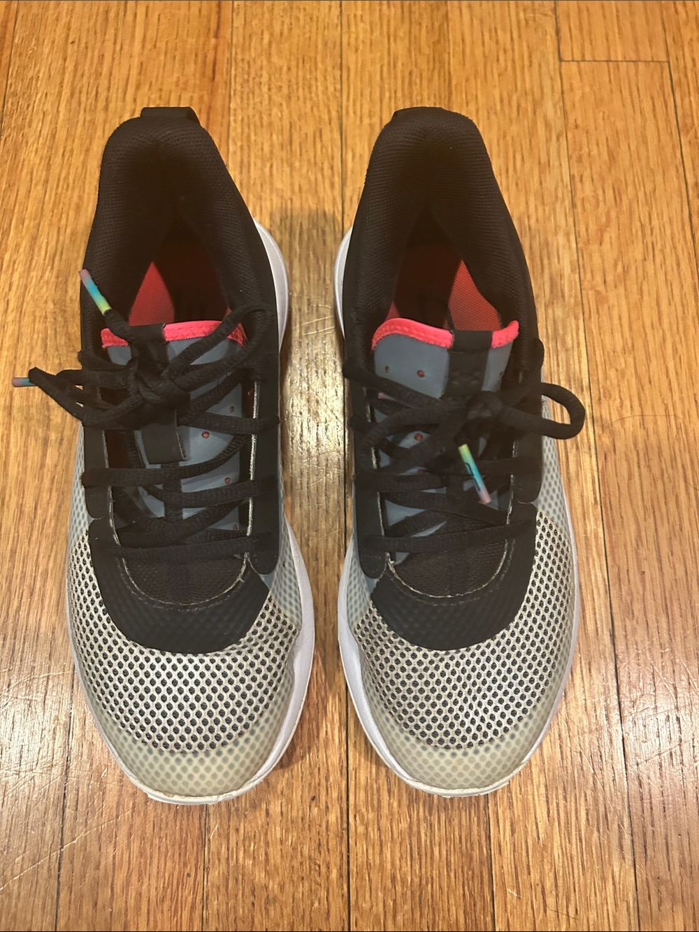 Under Armour Kids Black, Gray & Red Athletic Sneakers Size 3 Year